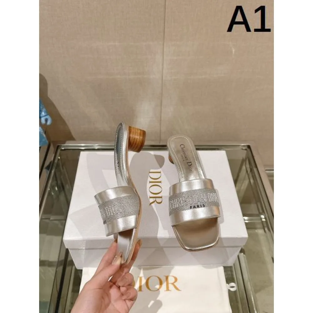 2026 素材感を引き出せるアイテム DIOR ディオール レディーススリッパ 商品画像 1