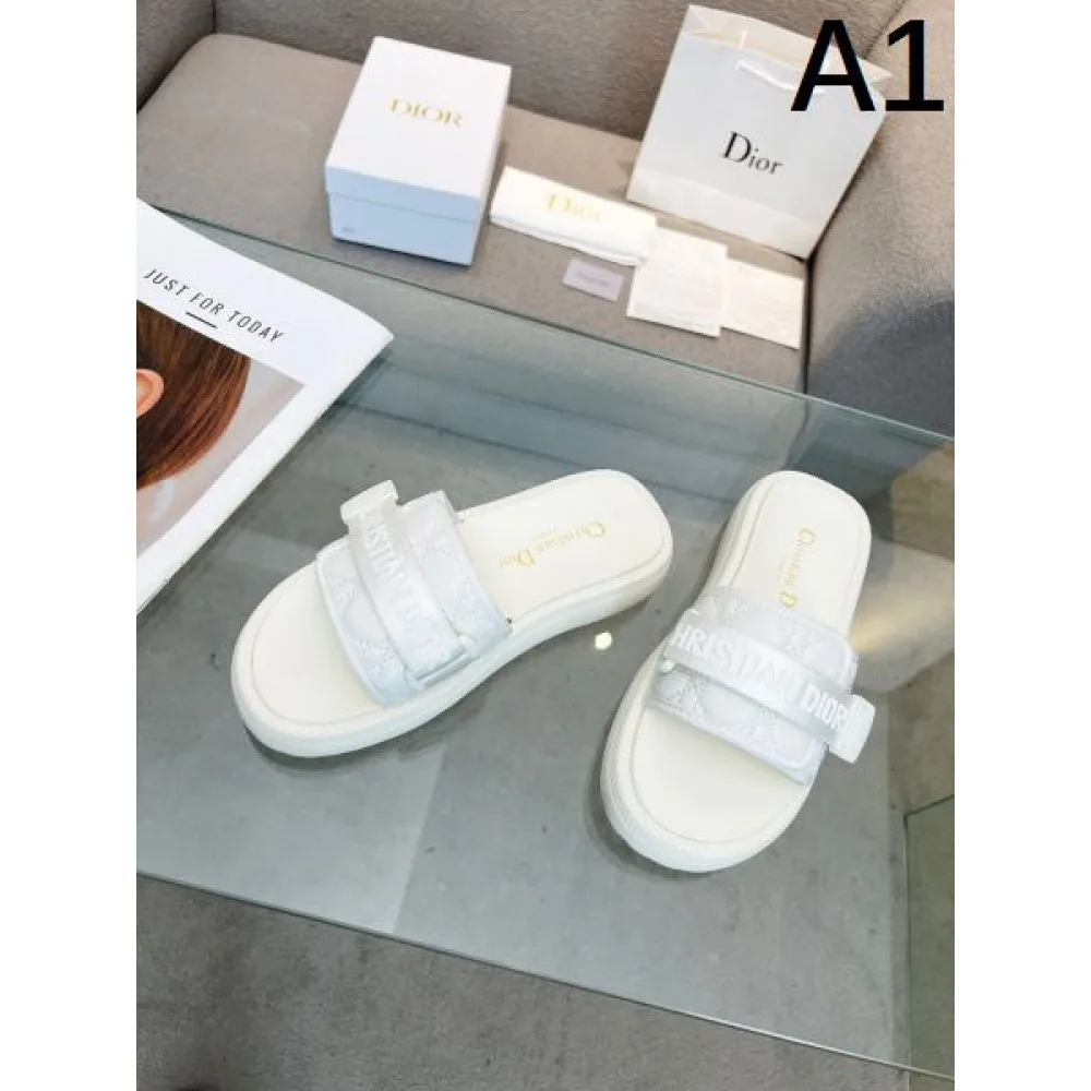 2026 春夏新作も続々登場! DIOR ディオール レディースサンダル 商品画像 1