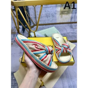 2026 誰でもオシャレになれる! FENDI フェンデイ レディーススリッパ 商品画像 1