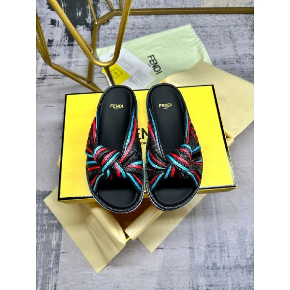 2026 誰でもオシャレになれる! FENDI フェンデイ レディーススリッパ 商品画像 3