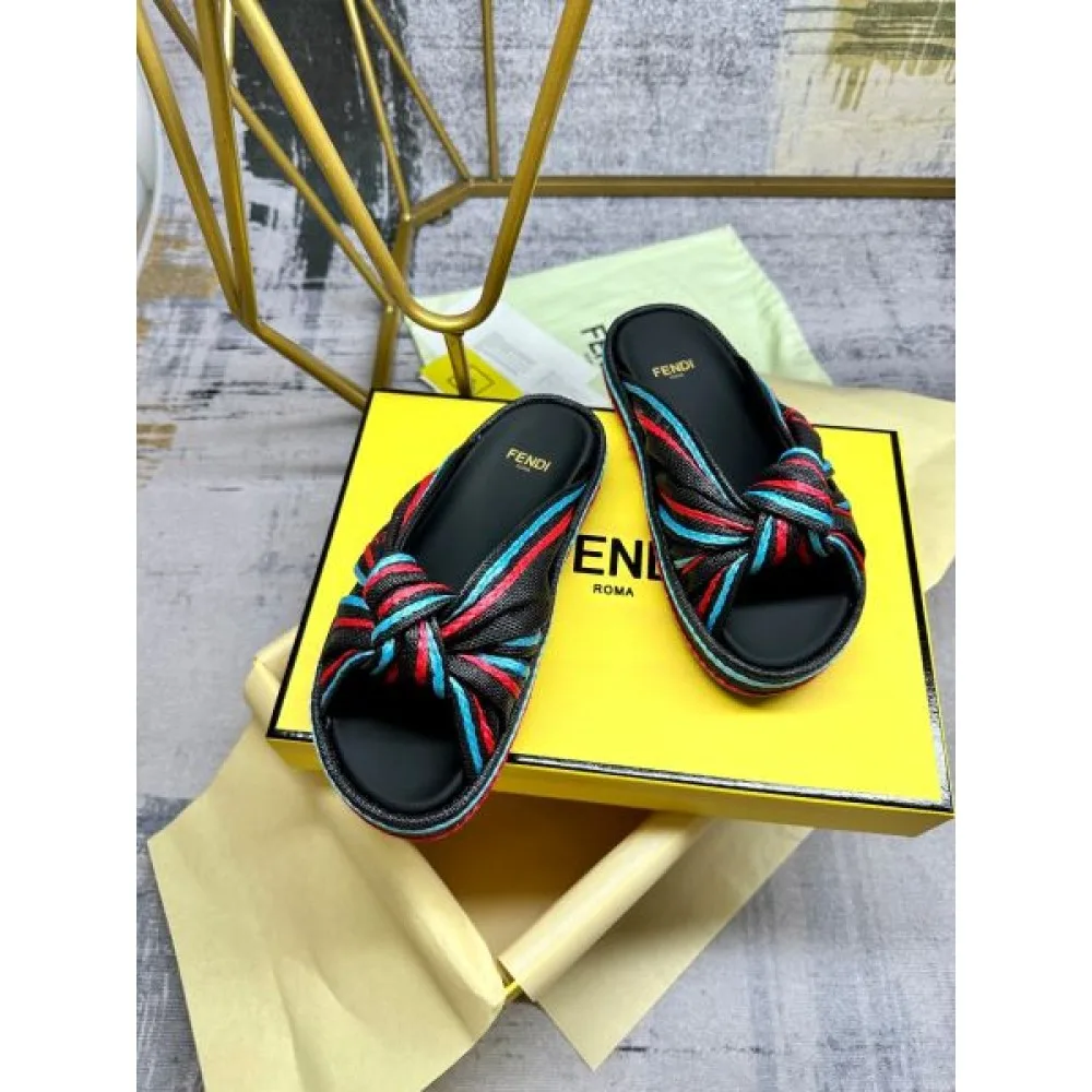 2026 誰でもオシャレになれる! FENDI フェンデイ レディーススリッパ 商品画像 4