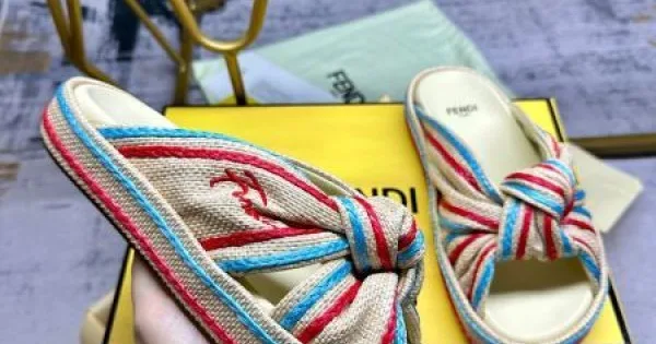 2026 誰でもオシャレになれる! FENDI フェンデイ レディーススリッパ 商品画像 9