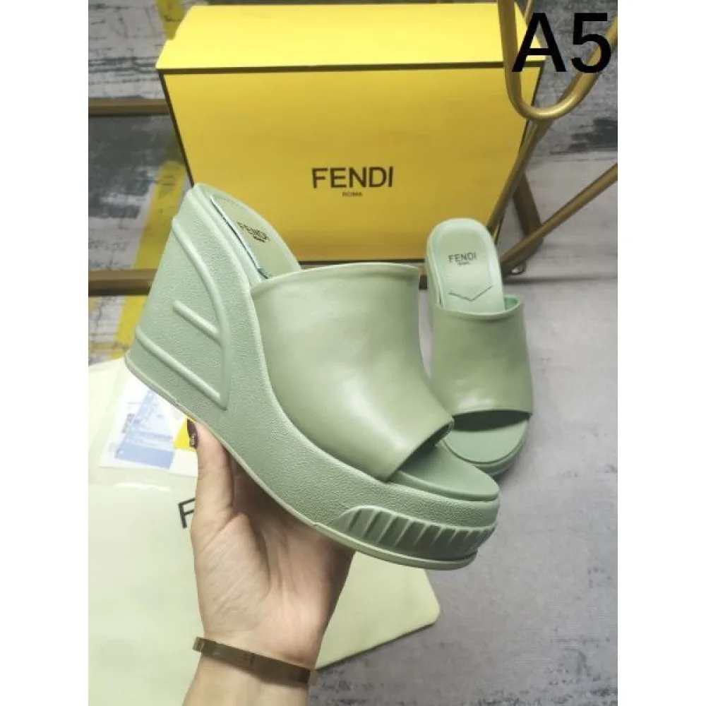 2026 雑誌にも人気掲載アイテム FENDI フェンデイ レディーススリッパ 商品画像 5