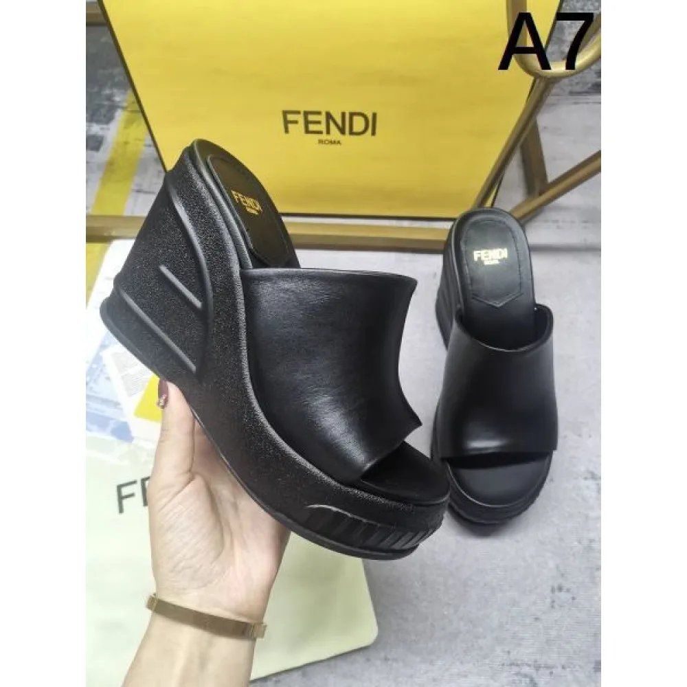 2026 雑誌にも人気掲載アイテム FENDI フェンデイ レディーススリッパ 商品画像 7