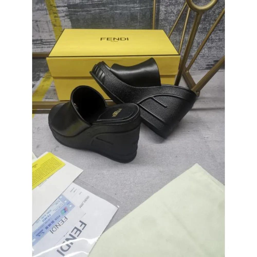 2026 雑誌にも人気掲載アイテム FENDI フェンデイ レディーススリッパ 商品画像 9