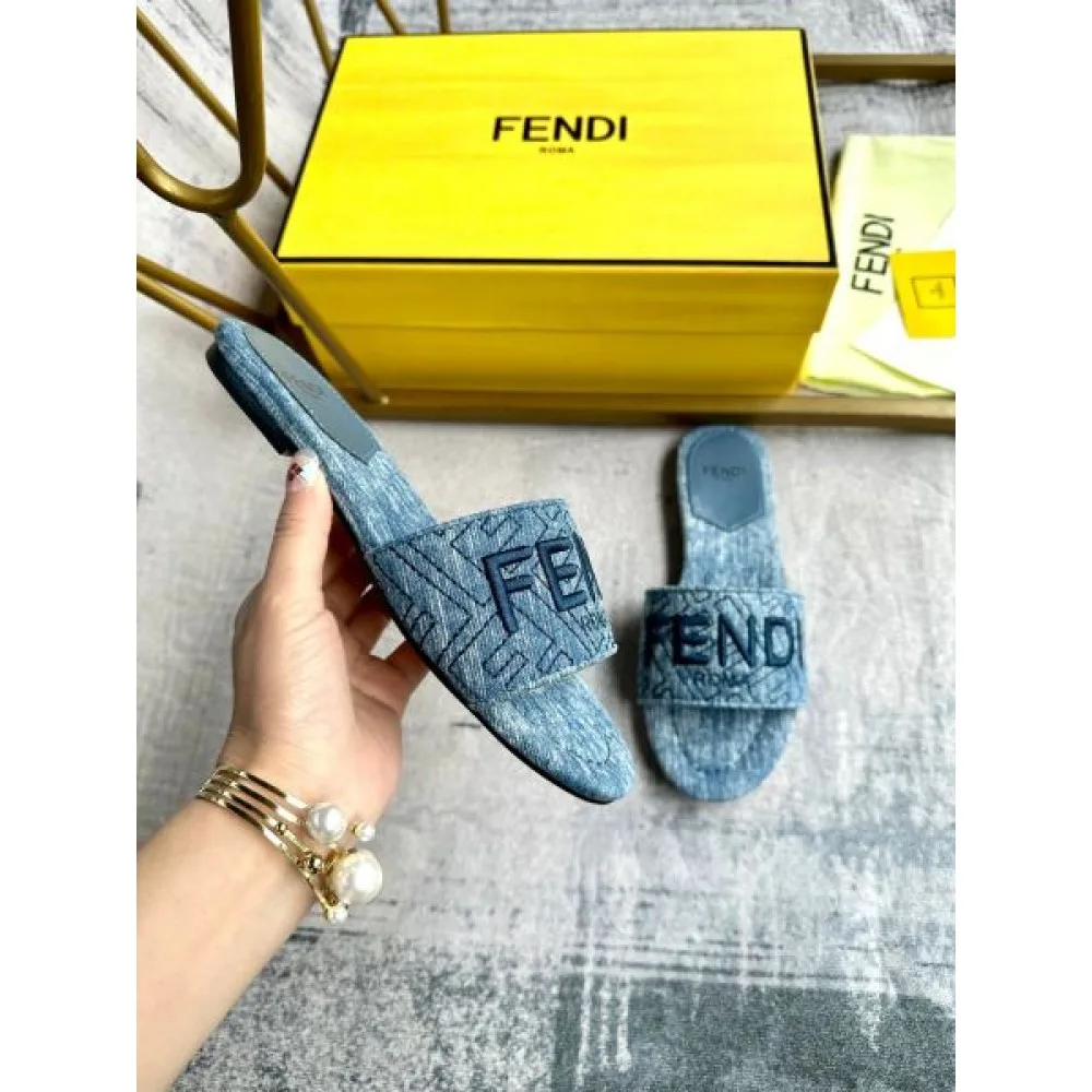 2026 今季はトップスにおすすめ FENDI フェンデイ レディーススリッパ 商品画像 3