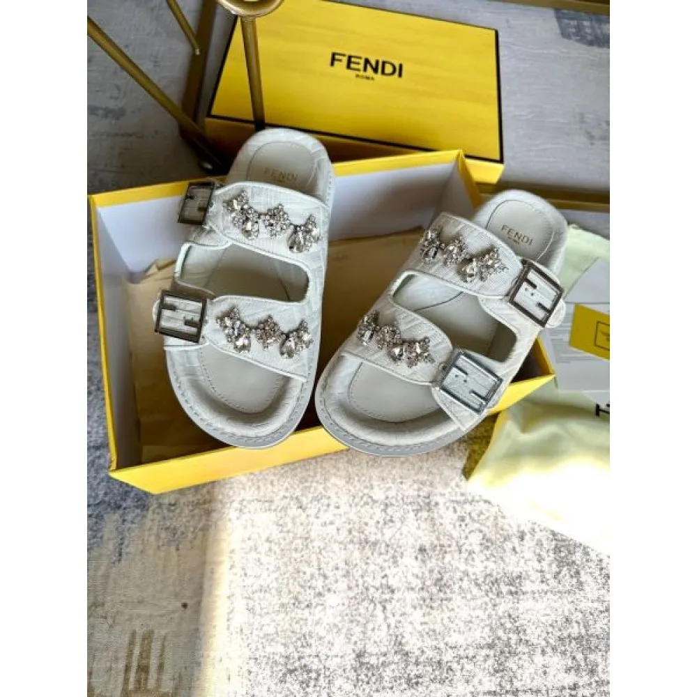 2026 上品なカジュアルコーデに FENDI フェンデイ レディーススリッパ 商品画像 4