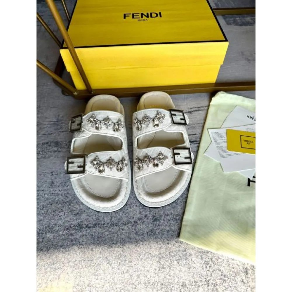 2026 上品なカジュアルコーデに FENDI フェンデイ レディーススリッパ 商品画像 5