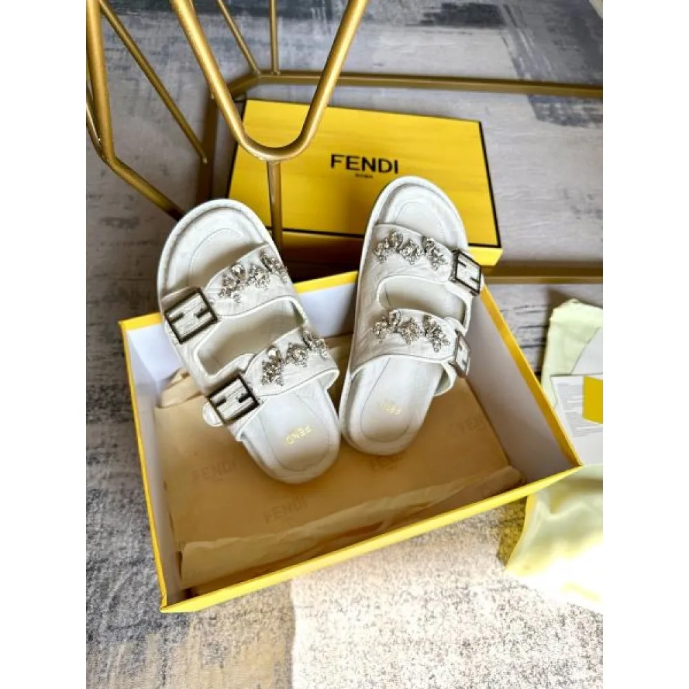 2026 上品なカジュアルコーデに FENDI フェンデイ レディーススリッパ 商品画像 8