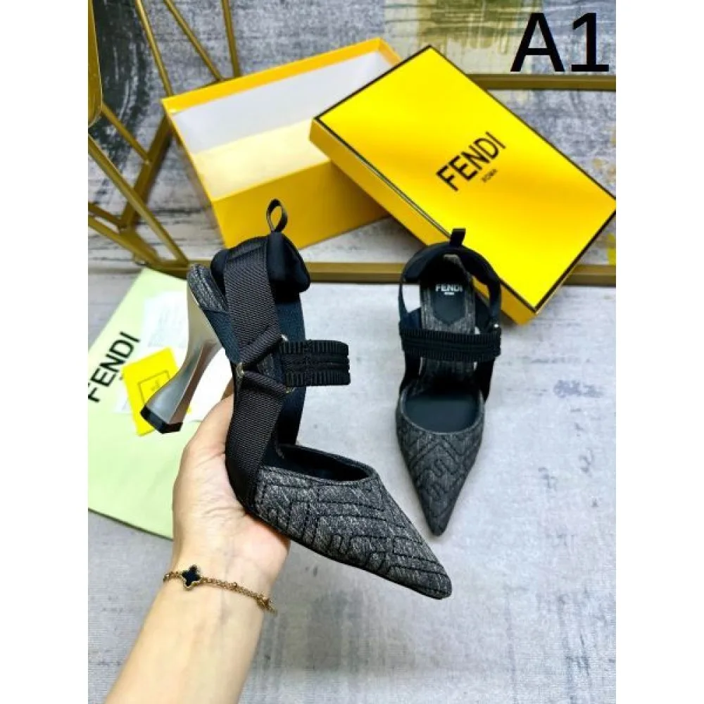 2026 春夏季超人気手元在庫あり FENDI フェンデイ レディースサンダル 商品画像 1