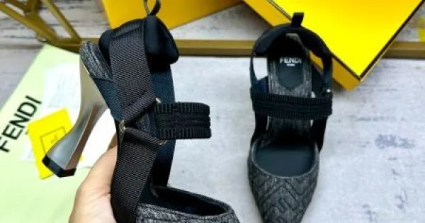 2026 春夏季超人気手元在庫あり FENDI フェンデイ レディースサンダル 商品画像 9