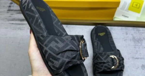 2026 素晴らしい春夏の新作 FENDI フェンデイ レディースサンダル 商品画像 11