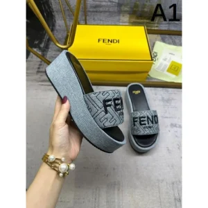 2026 春夏新作奇跡の再入荷 FENDI フェンデイ レディースサンダル 商品画像 1