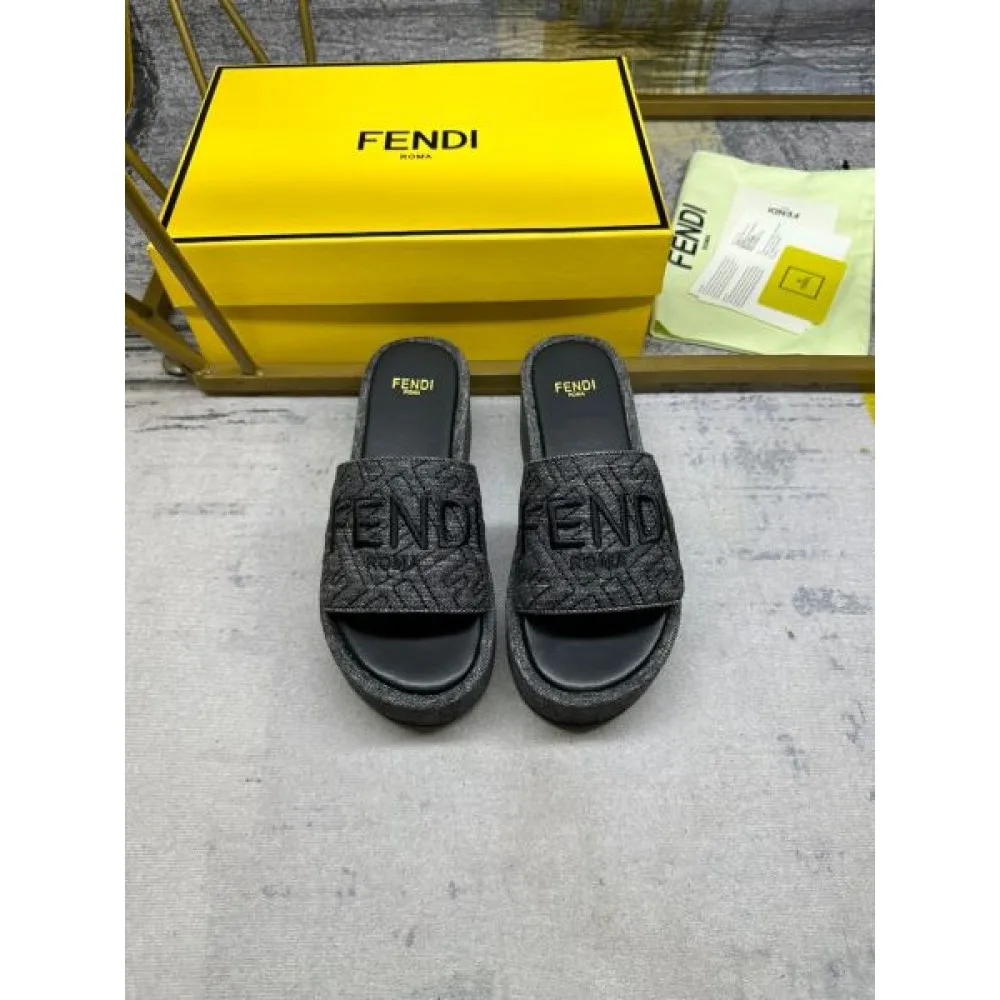2026 春夏新作奇跡の再入荷 FENDI フェンデイ レディースサンダル 商品画像 5