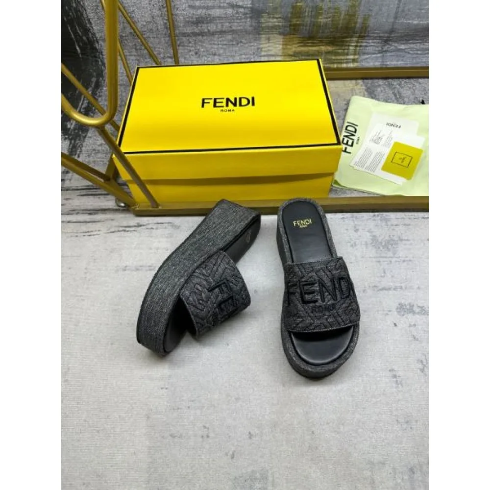 2026 春夏新作奇跡の再入荷 FENDI フェンデイ レディースサンダル 商品画像 7