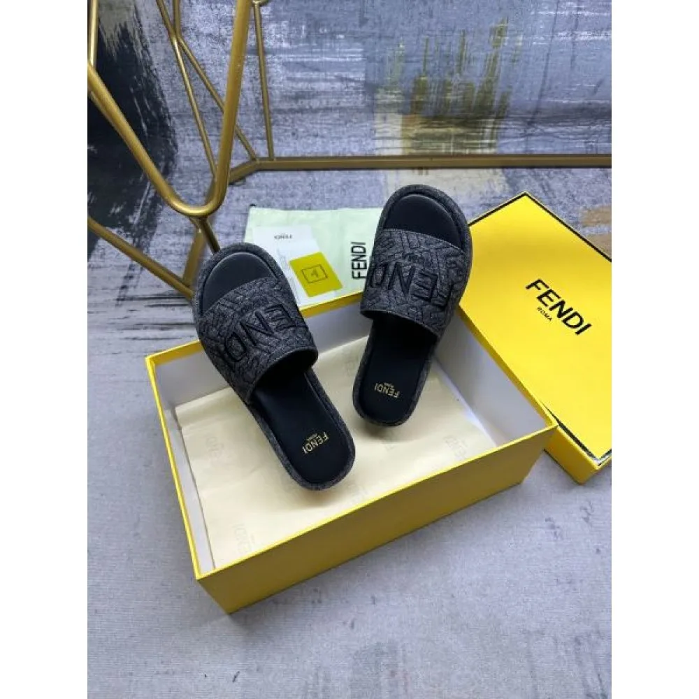 2026 春夏新作奇跡の再入荷 FENDI フェンデイ レディースサンダル 商品画像 8