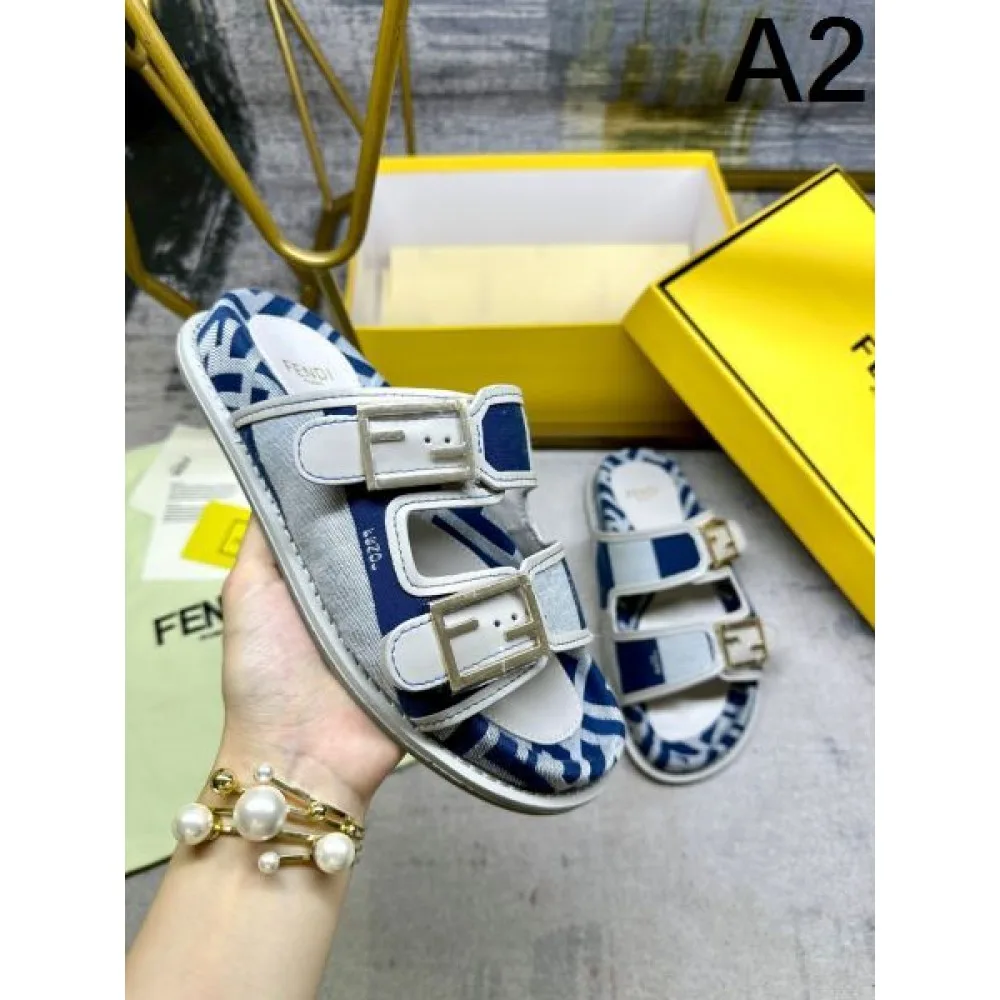 2026 夏らしく爽やかな印象 FENDI フェンデイ レディースサンダル 商品画像 2