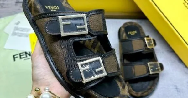 2026 夏らしく爽やかな印象 FENDI フェンデイ レディースサンダル 商品画像 11