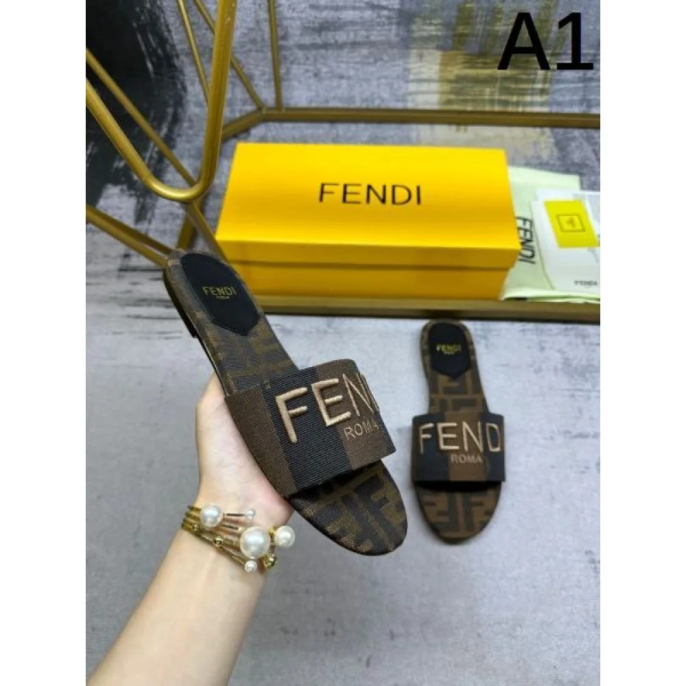 2026 春夏新作完売雑誌掲載 FENDI フェンデイ レディースサンダル 商品画像 1
