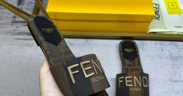 2026 春夏新作完売雑誌掲載 FENDI フェンデイ レディースサンダル 商品画像 11