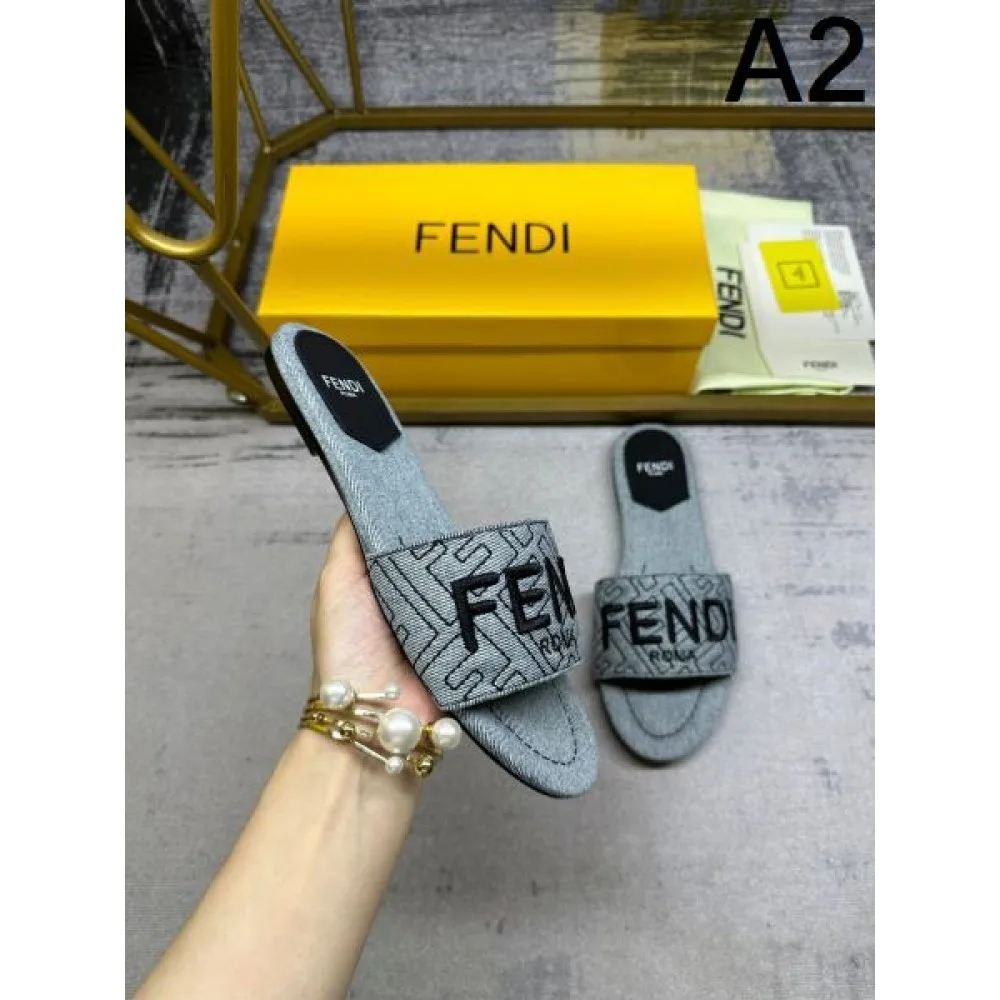 2026 春夏入荷限定SALE価格 FENDI フェンデイ レディースサンダル 商品画像 2