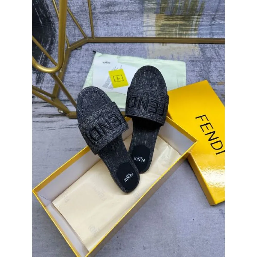 2026 春夏入荷限定SALE価格 FENDI フェンデイ レディースサンダル 商品画像 9