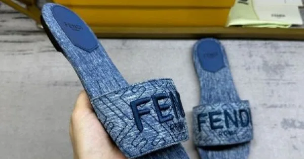 2026 春夏入荷限定SALE価格 FENDI フェンデイ レディースサンダル 商品画像 11