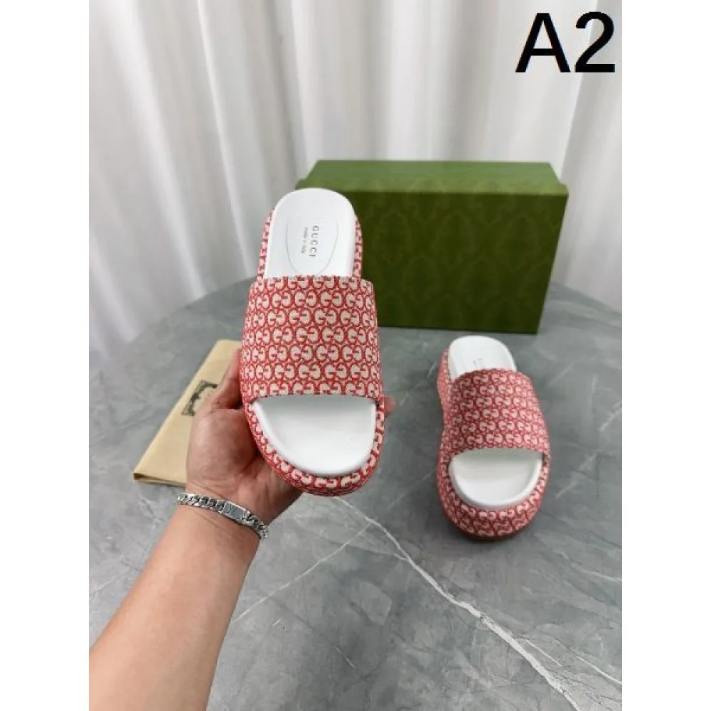 2026 夏のおでかけにもぴったり GUCCI グッチ レディーススリッパ 商品画像 2