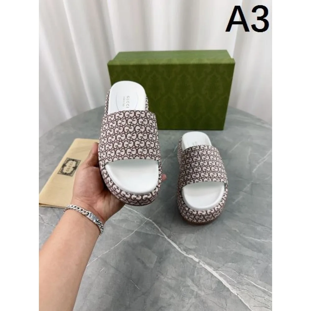2026 夏のおでかけにもぴったり GUCCI グッチ レディーススリッパ 商品画像 3