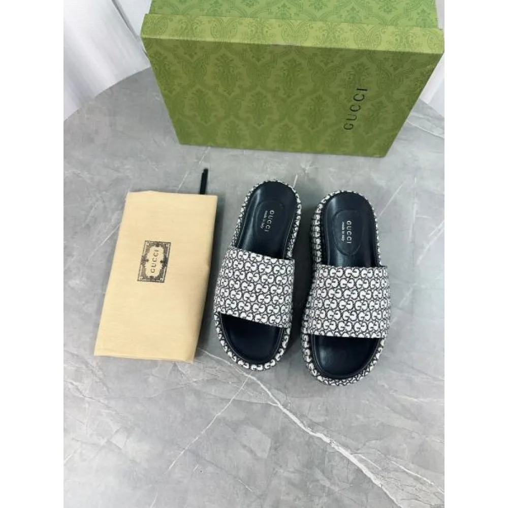 2026 夏のおでかけにもぴったり GUCCI グッチ レディーススリッパ 商品画像 7