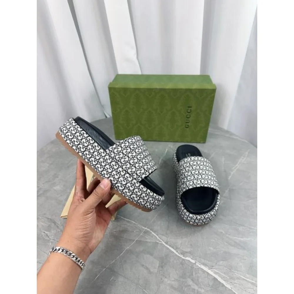 2026 夏のおでかけにもぴったり GUCCI グッチ レディーススリッパ 商品画像 8