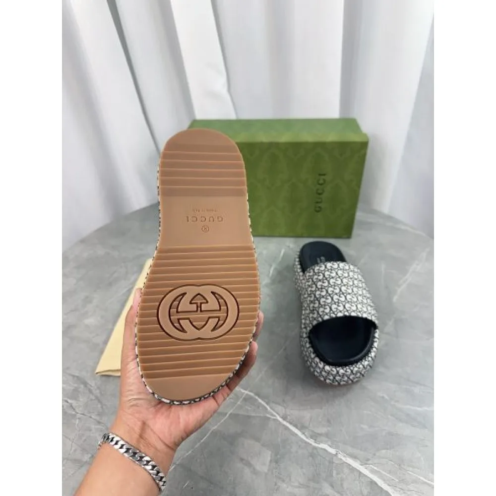2026 夏のおでかけにもぴったり GUCCI グッチ レディーススリッパ 商品画像 9