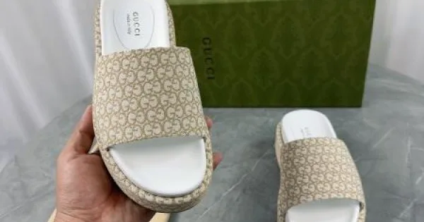 2026 夏のおでかけにもぴったり GUCCI グッチ レディーススリッパ 商品画像 11