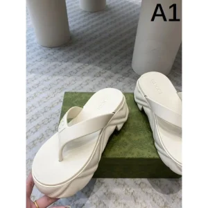 2026 愛用者多数になる夏季新作 GUCCI グッチ レディーススリッパ 商品画像 1