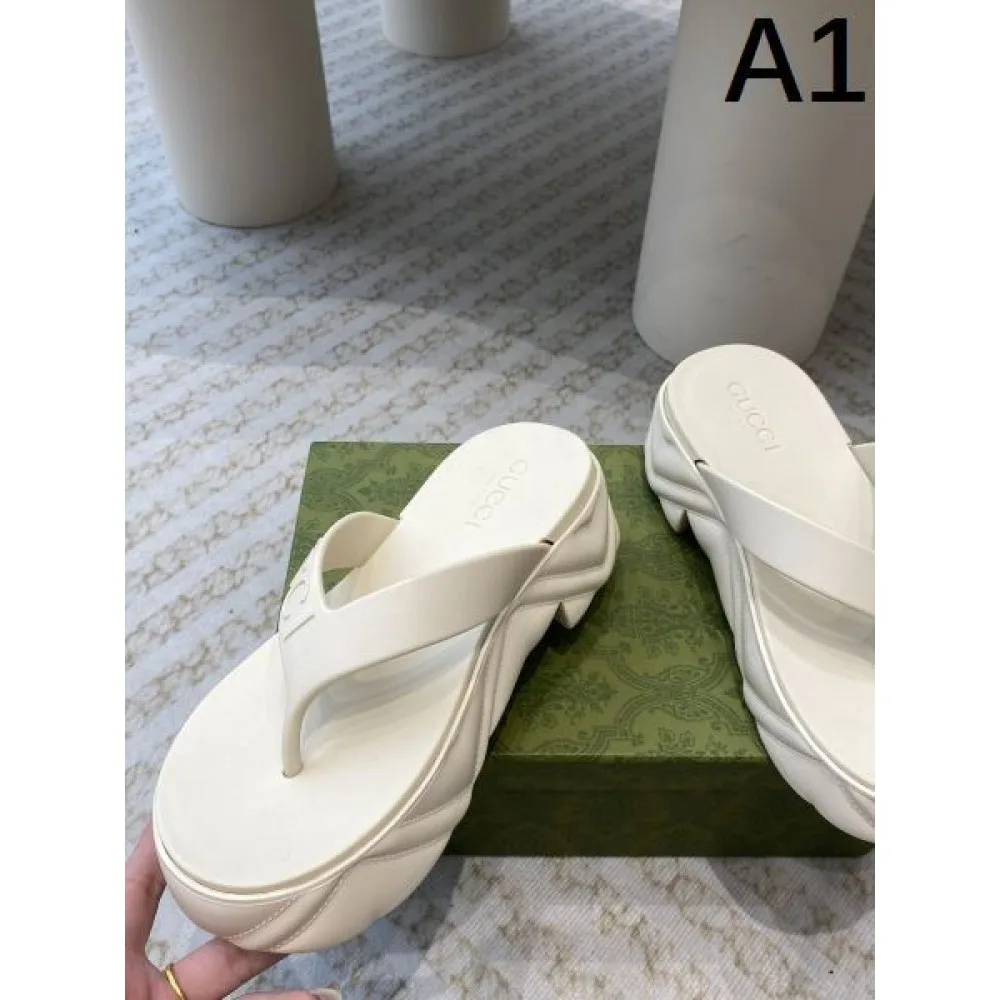 2026 愛用者多数になる夏季新作 GUCCI グッチ レディーススリッパ 商品画像 1