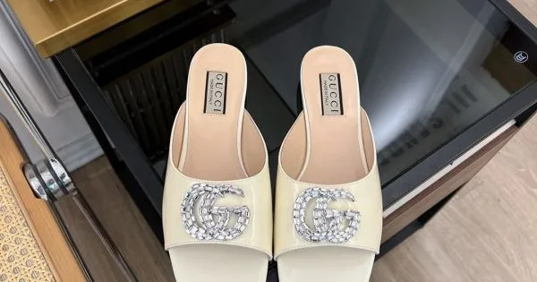 2026 ファッション感が急上昇! GUCCI グッチ レディーススリッパ 商品画像 11