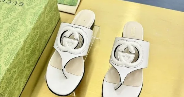 2026 この春夏注目のトップス GUCCI グッチ レディースサンダル 商品画像 11