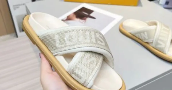 2026 数量限定特売 LOUIS VUITTON ルイヴィトン レディースサンダル 商品画像 11