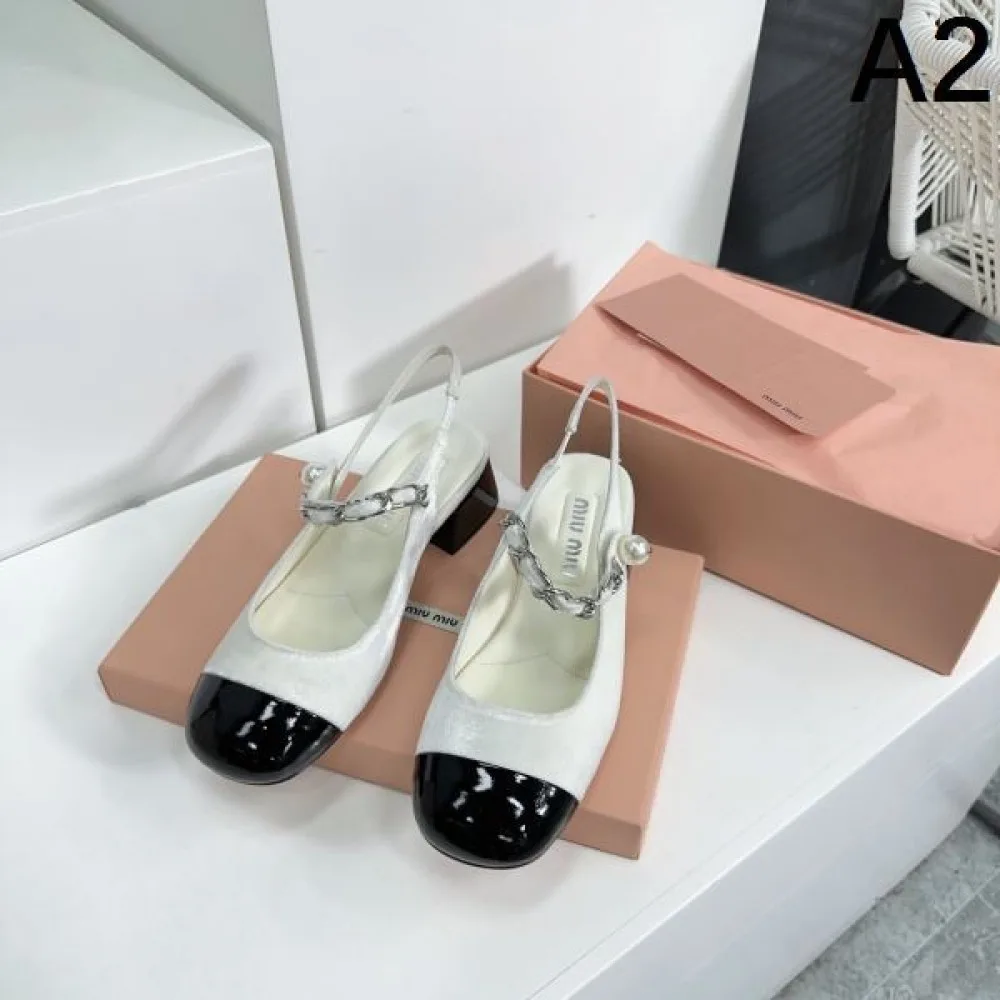 2026 ホリデー限定 MIU MIU ミュウミュウ レディースサンダル 商品画像 2