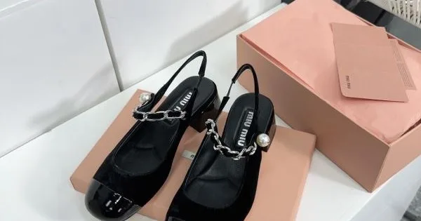 2026 ホリデー限定 MIU MIU ミュウミュウ レディースサンダル 商品画像 11