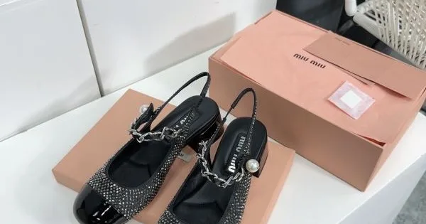2026 抜群な新鮮度 MIU MIU ミュウミュウ レディースサンダル 商品画像 11