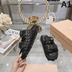 2026 上品な彩りに夢中 MIU MIU ミュウミュウ レディーススリッパ 商品画像 1