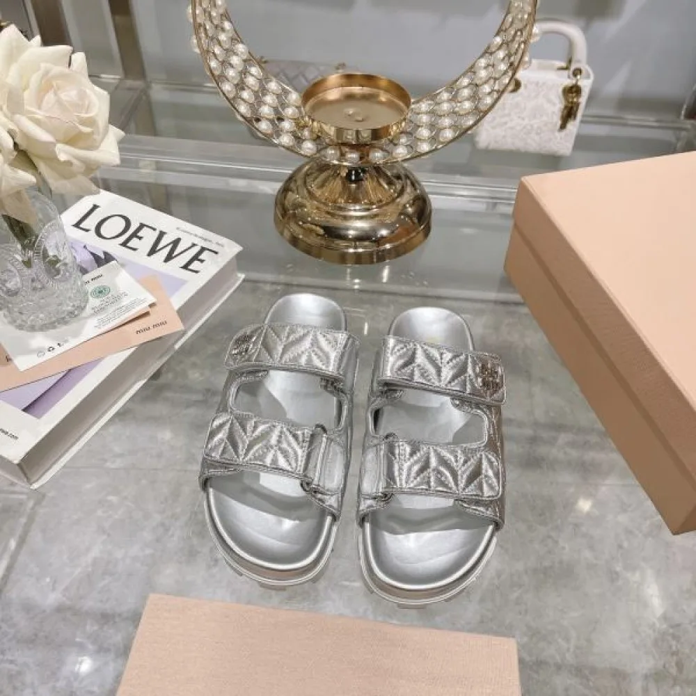 2026 上品な彩りに夢中 MIU MIU ミュウミュウ レディーススリッパ 商品画像 4
