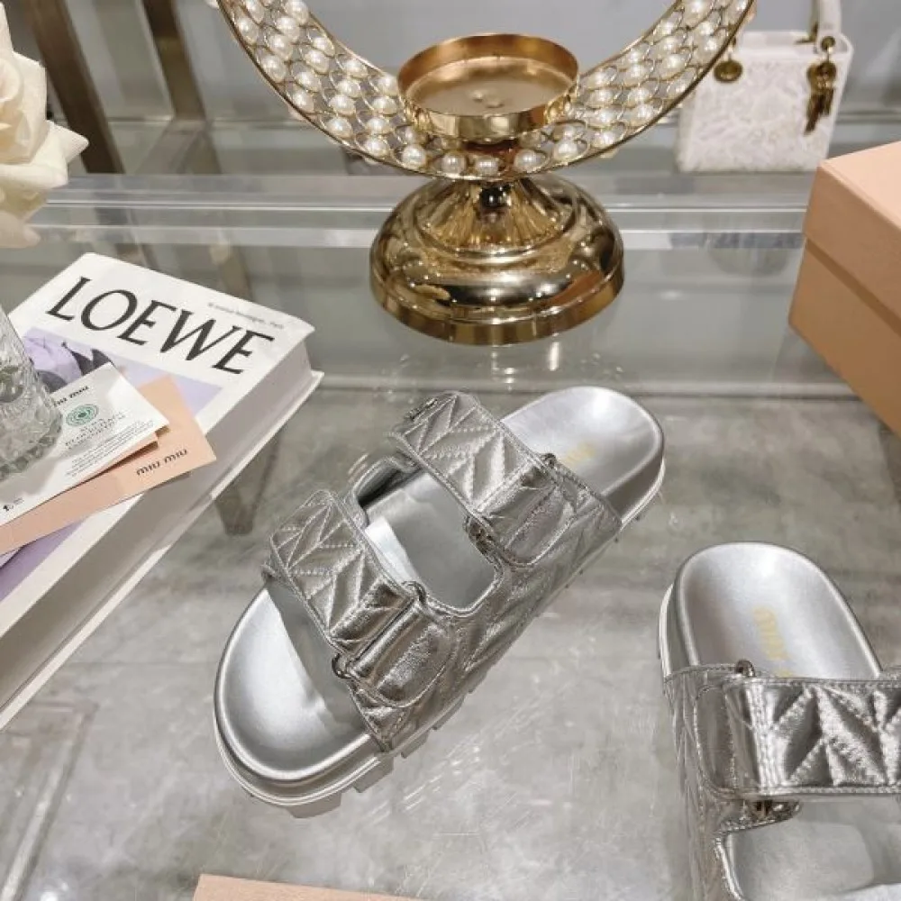 2026 上品な彩りに夢中 MIU MIU ミュウミュウ レディーススリッパ 商品画像 6