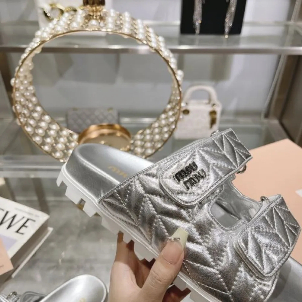 2026 上品な彩りに夢中 MIU MIU ミュウミュウ レディーススリッパ 商品画像 7