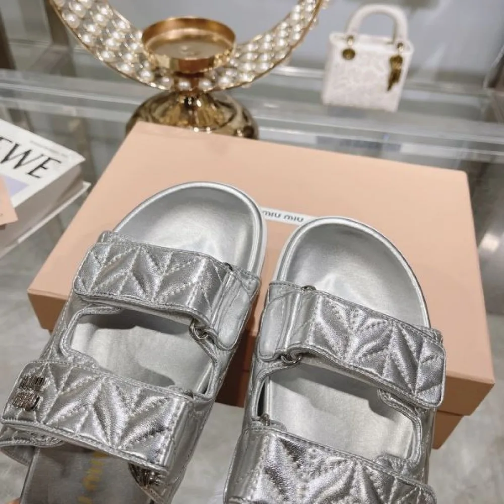 2026 上品な彩りに夢中 MIU MIU ミュウミュウ レディーススリッパ 商品画像 8