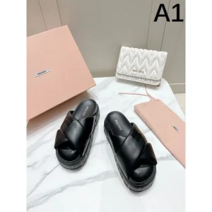2026 お気に入りの上品 MIU MIU ミュウミュウ レディーススリッパ 商品画像 1