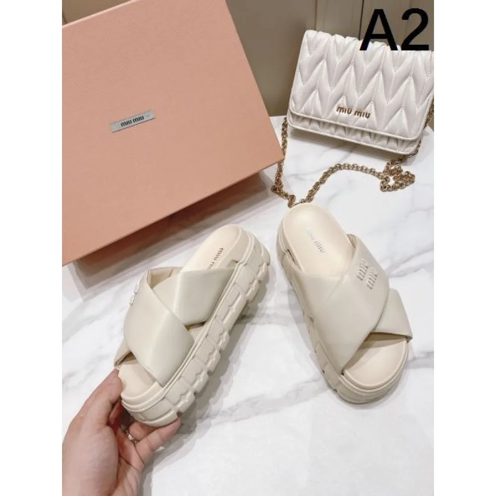 2026 お気に入りの上品 MIU MIU ミュウミュウ レディーススリッパ 商品画像 2