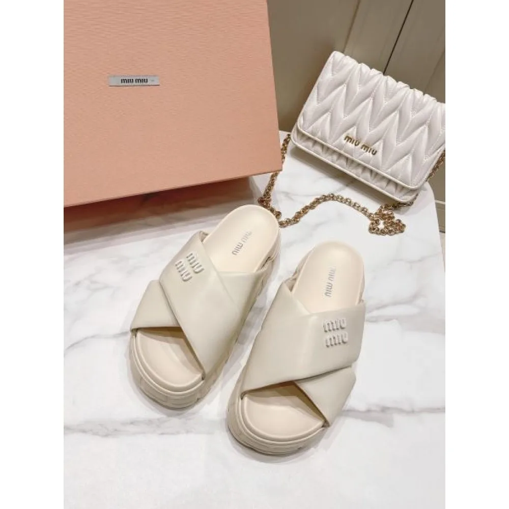 2026 お気に入りの上品 MIU MIU ミュウミュウ レディーススリッパ 商品画像 3
