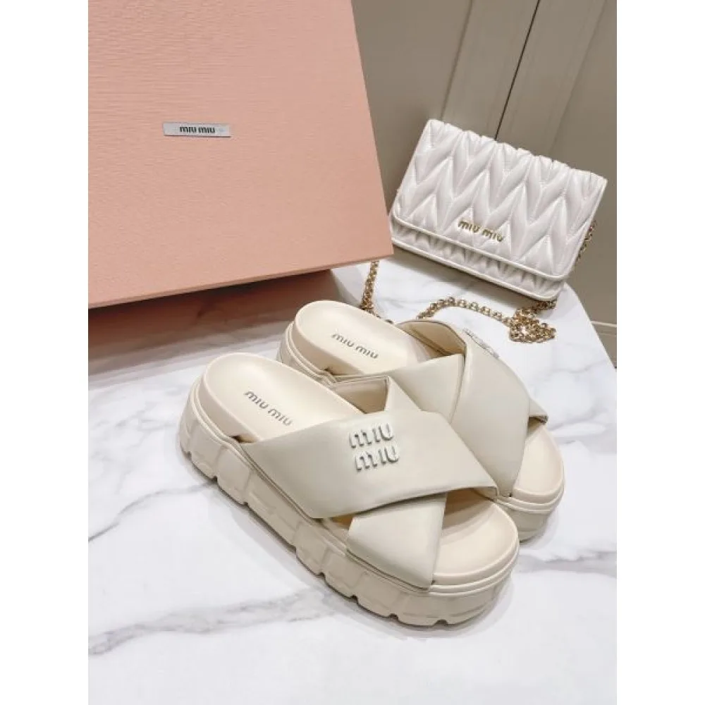 2026 お気に入りの上品 MIU MIU ミュウミュウ レディーススリッパ 商品画像 4